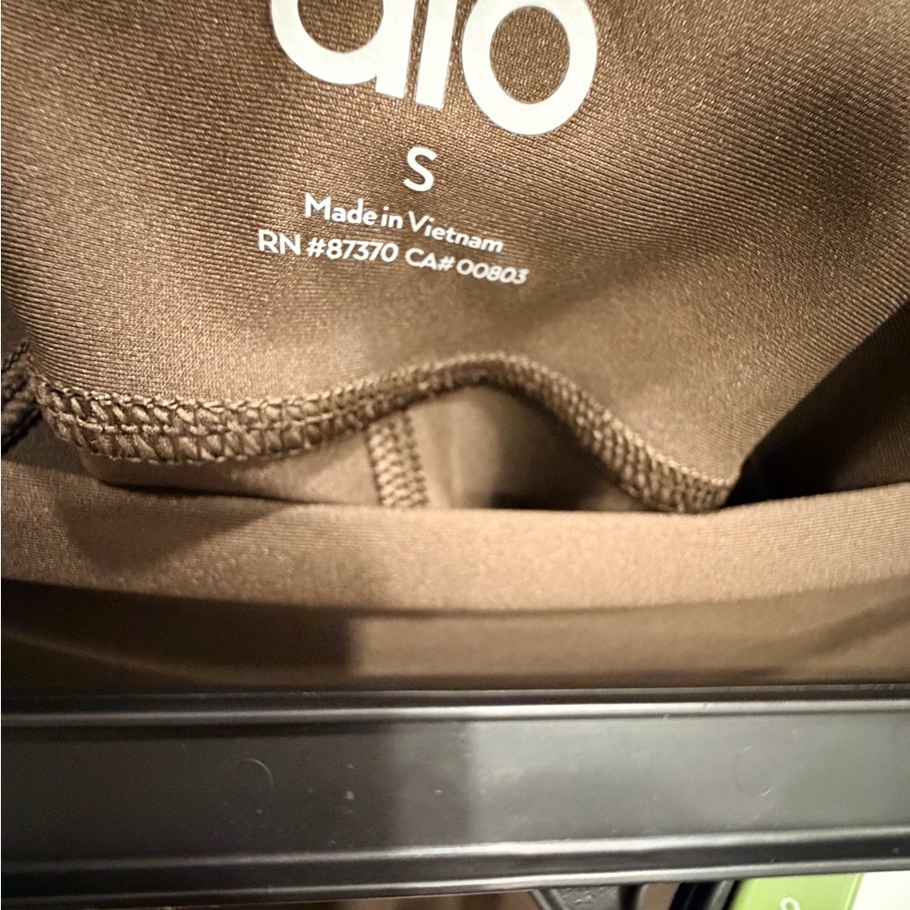 ALO Yoga Brown Activewear Set - Chocolate Tone - Picture 5 of 8
